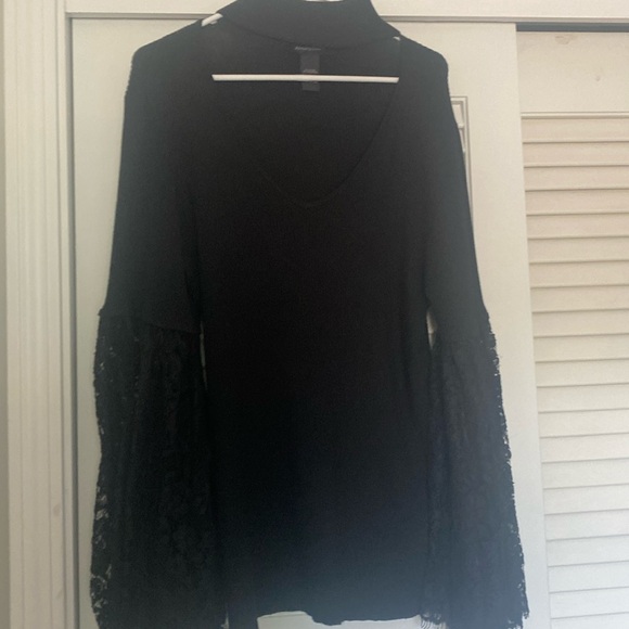 Black Sweater with lace bell sleeves - Picture 2 of 4